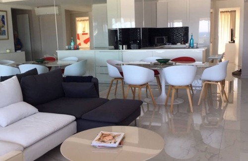 Mandelieu-la-Napoule Beach Apartment | 3p13 Beau 3 Pièces