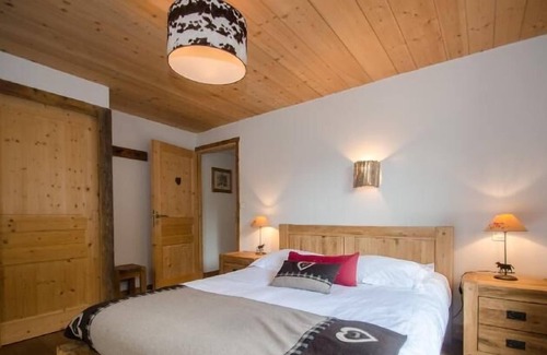 Chamonix City Centre Apartment | 3rd floor, balcony, fireplace or stove, tv, ski locker, 77m², Chamonix