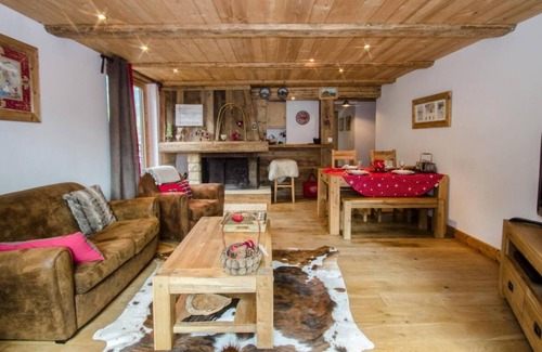 Chamonix City Centre Apartment | 3rd floor, balcony, fireplace or stove, tv, ski locker, 77m², Chamonix