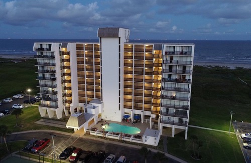 Galveston Condo | 3rd Floor Beachfront Condo with a Fantastic view of the Gulf —Sleeps 2.