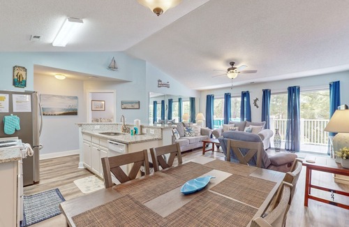 Calabash Condo | 3rd floor condo & studio with streaming, kitchen, kitchenette, balcony, W/D