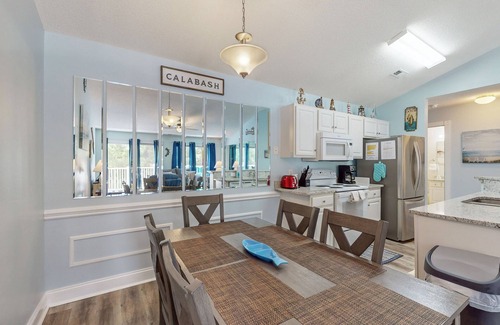 Calabash Condo | 3rd floor condo & studio with streaming, kitchen, kitchenette, balcony, W/D