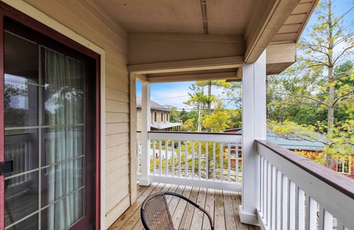 Nashville Condo | 3rd Floor Front Side Corner Penthouse Suite - 301 by Grand Wood Suites