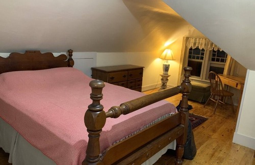 Walton Apartment | 3rd Floor, walk-up private 3BR victorian apartment