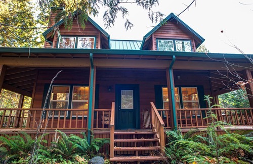 Rhododendron Cabin | 3rd night free on your stay before Aug 31st River,Hot-tub A/C