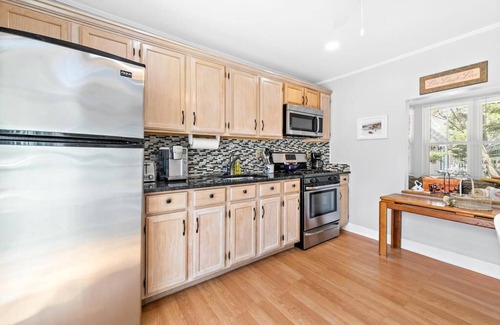 Beach Haven Apartment | *3rdtoBeach*available:Sept.&Oct.*Heart of BEACH HAVEN*Across Veterans,Updated