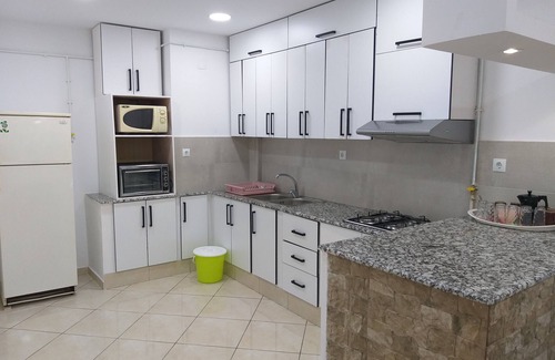Akid Lotfi Apartment | (4-1) CLEANLINESS - CONVENIENCE - SAFETY - PEACE AND QUIET