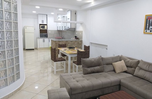 Akid Lotfi Apartment | (4-1) CLEANLINESS - CONVENIENCE - SAFETY - PEACE AND QUIET