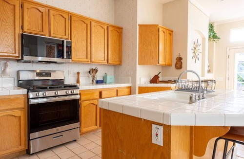Rocklin House | 4/2 Model Home with EV Charger in Inviting Cul-de-sac