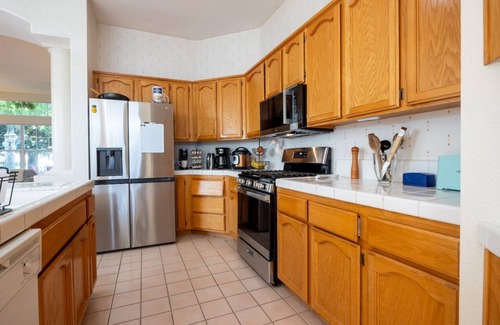 Rocklin House | 4/2 Model Home with EV Charger in Inviting Cul-de-sac