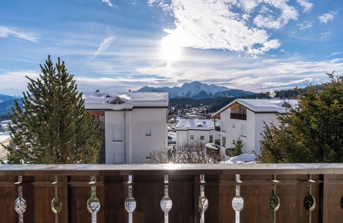 Flims Apartment | 4.5 room family apartment in Flims with sunny terrace and garden access.