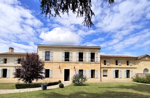 Saint-Sulpice-de-Faleyrens House | 4* accommodation: Logis du Cardinal near Saint-Emilion
