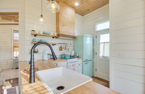 Ludlow House | 4-Acre Plot: Farmhouse-Chic Retreat in Forest!