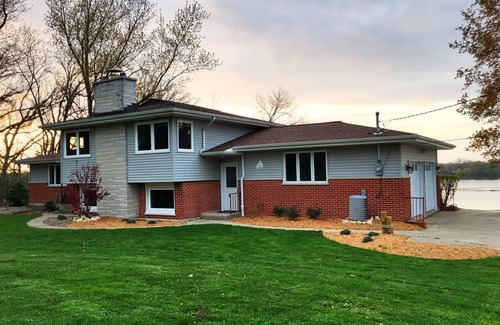 Ingleside House | 4 Acres of private lakefront - Fox Chain Of Lakes - 1 hour from Chicago