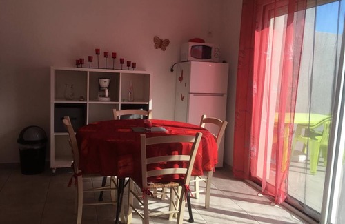 Saint-Jean-Lasseille Apartment | 4 apartments in villa in the quiet countryside with pool, near sea