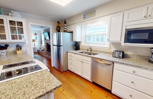 Savannah Beach House | 4-B 12th Street | Rooftop Deck, Steps to the Beach