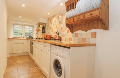 Down Thomas Cottage | 4 BARTON COTTAGES, pet friendly, with open fire in Plymouth