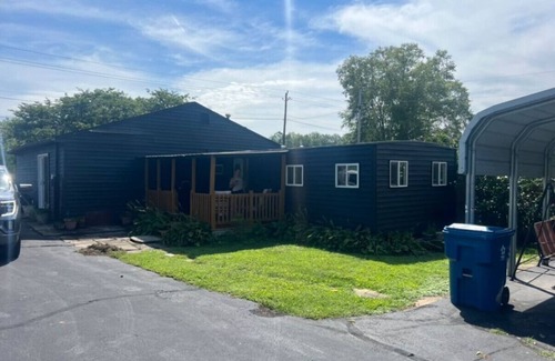 West Newton House | 4 bd/10 min to downtown W/D