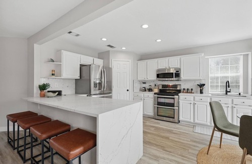 Flower Mound House | 4-BD/2.5-BA Tropical Pool Oasis with a Game Room
