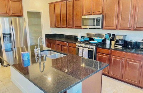 Reno House | 4-bd/lux house/3.5 Bathroom/sleeps16