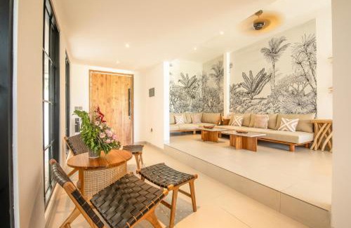 Batubelig Villa | 4 Bd Seminyak Rice View, 5 Mins To Cafe Del Mar