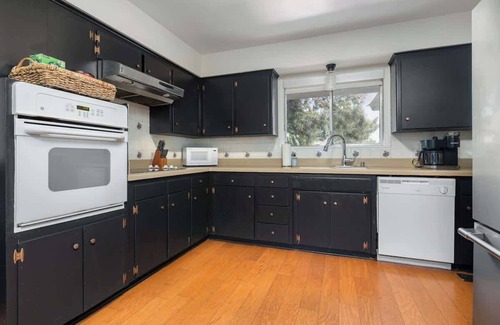 Raisin House | 4 BDR Fresno Darling near Save Mart Center