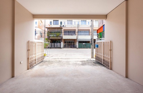 Kathu House | 4-Bdr Private House in Kathu