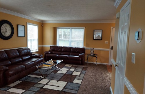 Fredericksburg House | 4 Bdr TH Near Historic Downtown Fredericksburg & Quantico Sleeps 8 more