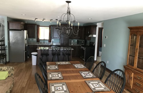 Juneau House | 4 Bdrm 4 Bath Lake front Lake Sinissippi home