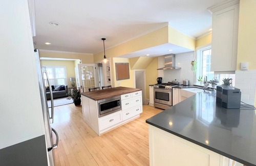Charlottetown House | 4 Bdrm Brighton Character Home Steps to Downtown Ch'town & Victoria Park