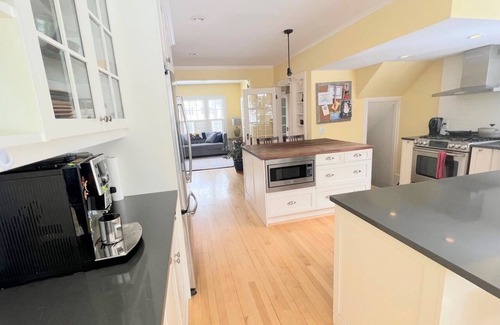 Charlottetown House | 4 Bdrm Brighton Character Home Steps to Downtown Ch'town & Victoria Park