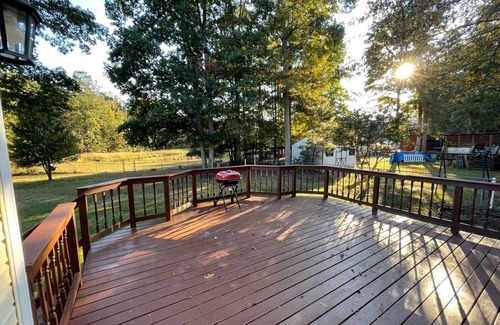 Bermuda House | 4-BDRM home with Office. Deck facing small pond. Executive and Vacation Stays.