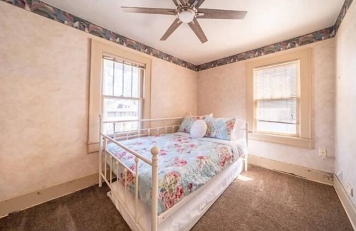 West Akron House | 4 Bdrm in Highland Square, Akron