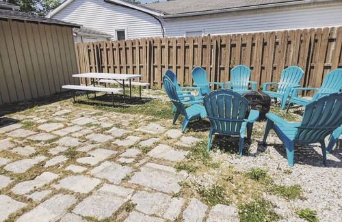 Geneva-on-the-Lake House | 4 BDRM Lake Ranch Sleeps 10 in the Heart of GOTL