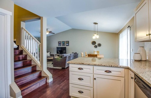 Larkspur House | 4 Bed/2.5 Bath, Pet Friendly, Midtown Bend!