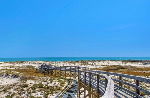 Fort Morgan House | 4 Bed 2 Bath Martinique on the Gulf House. 'Ocean Breeze'