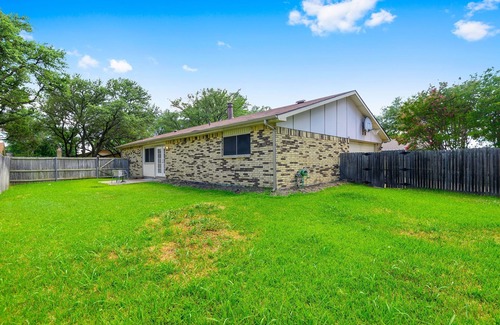 The Colony House | 4 Bed, 2 Bath with Tons of Amenities!