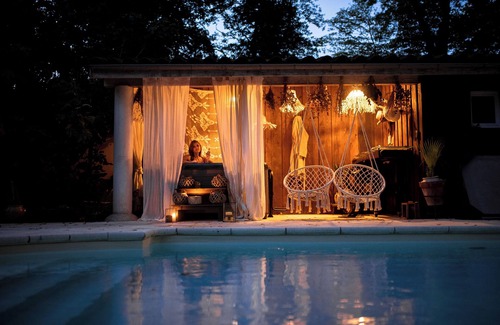 Lay Apartment | 4 bed apartment in a 14th century manor house - Jacuzzi & Swimming pool 1h from Lyon