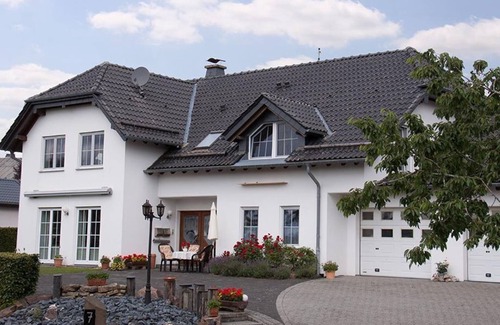 Habscheid Apartment | 4-bed apartment with shower/WC - Ferienwohnungen Heck