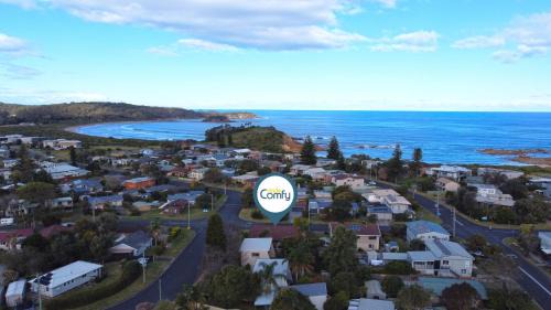 Tomakin House | 4-Bed Beach House with Garden & Alfresco Dining