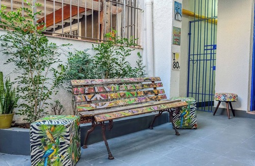 Sao Paulo Villa | 4 bedroom house for 7 to 25 guests, close to shopping and Santa Cruz subway