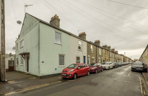 Cambridge House | 4 Bed Central Home - Perfect Location with Parking