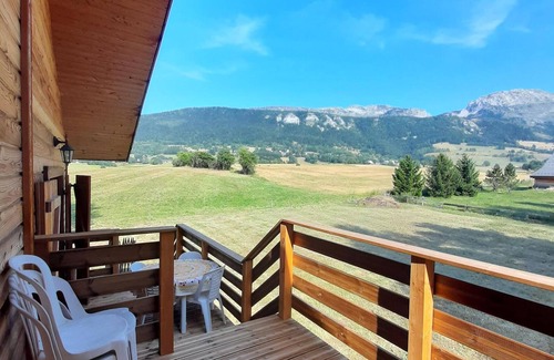 Lans-en-Vercors Ski Chalet | 4-bed chalet with terrace and parking in Lans-en-Vercors