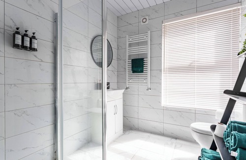 Preston House | 4 Bed House Contractor & Leisure: luxurious home nestled in the heart of Preston
