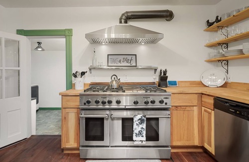 Wentzville House | 4-bed house in Wentzville next to restaurants/event space/"Free food and drink"