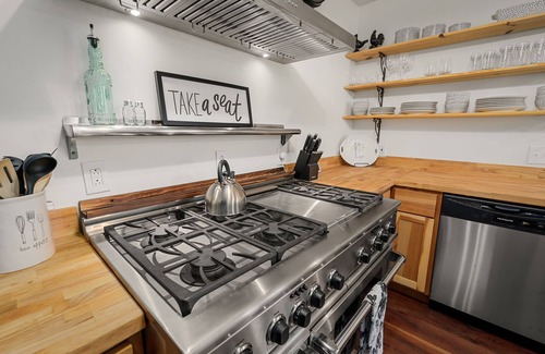 Wentzville House | 4-bed house in Wentzville next to restaurants/event space/"Free food and drink"