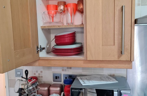 Sherborne St. John House | 4 Bed house with 4 cozy en-suites, large kitchen, 15 mins walk from hospital