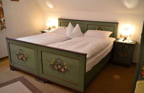 Schoenmuenzach Bed & Breakfast | 4 bed room 1 - Adieu Everyday life: Pension Oesterle in the Black Forest