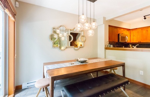 Blackcomb House | 4 Bed Ski Home, Forest setting, Shared Hot Tub, Free Shuttle