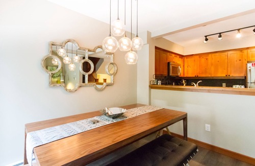 Blackcomb House | 4 Bed Ski Home, Forest setting, Shared Hot Tub, Free Shuttle